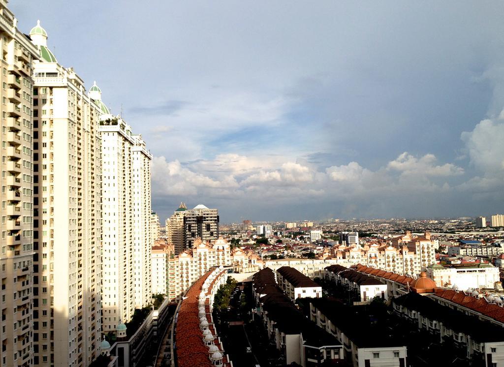Ravarine Suite Apartment Jakarta Exteriör bild